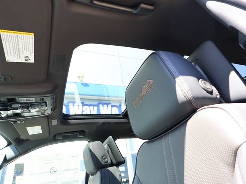 New 2026 Chevrolet Suburban High Country AWD/4WD image 25