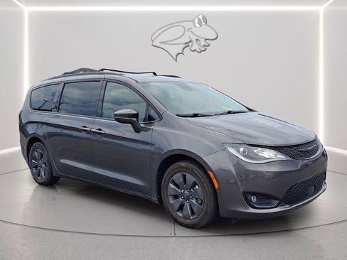 Used 2020 Chrysler Pacifica Limited w/ Advanced Safetytec Group FWD image 5