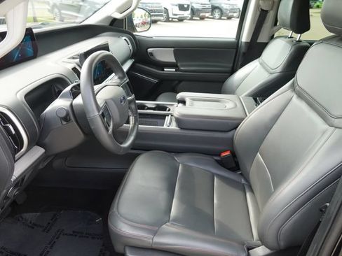 Used 2025 Ford Expedition Active AWD/4WD image 21