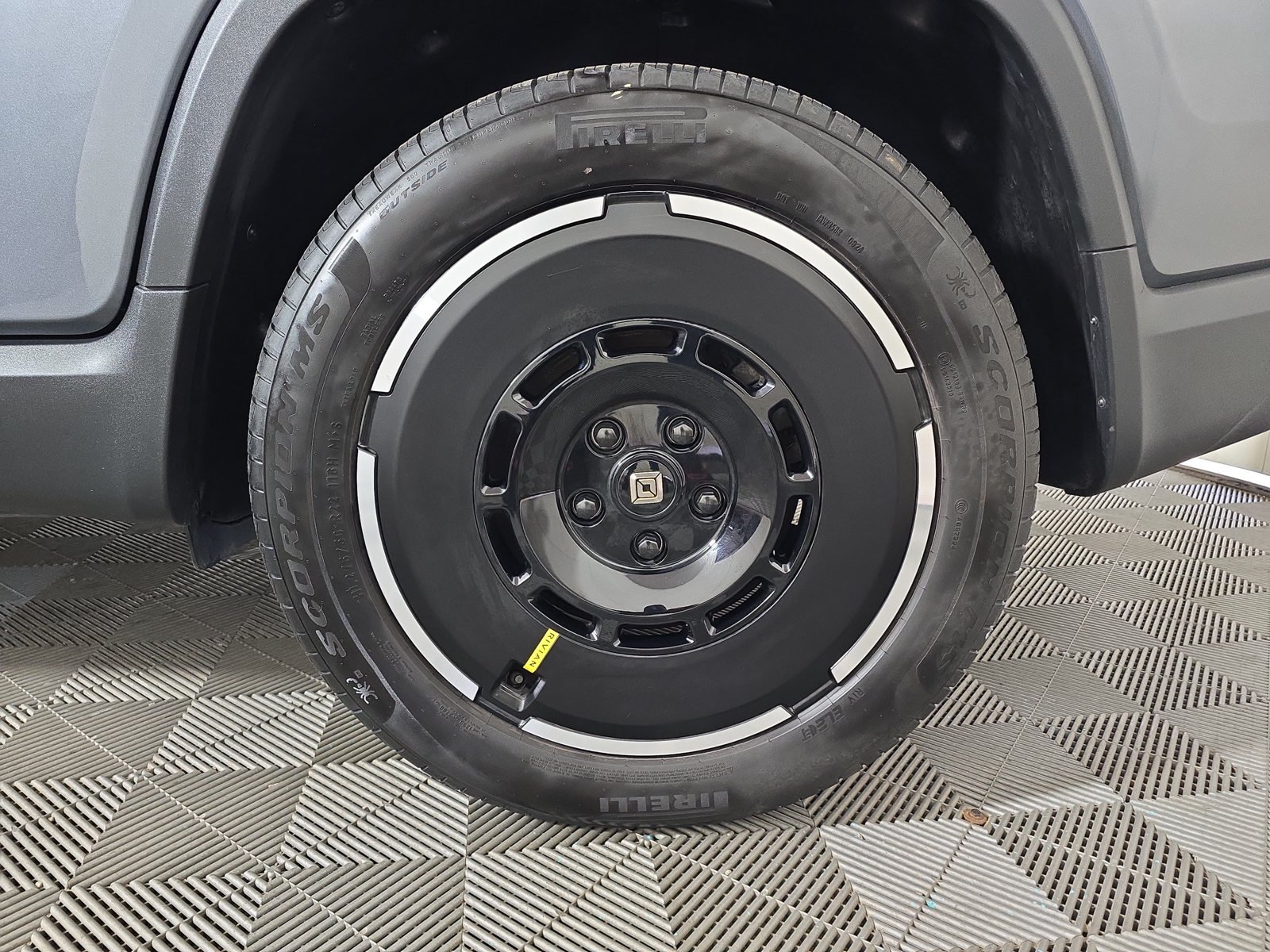 Used 2025 Rivian R1T Adventure Dual AWD/4WD image 10