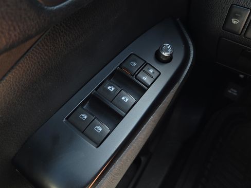 Used 2018 Toyota Highlander LE FWD image 18