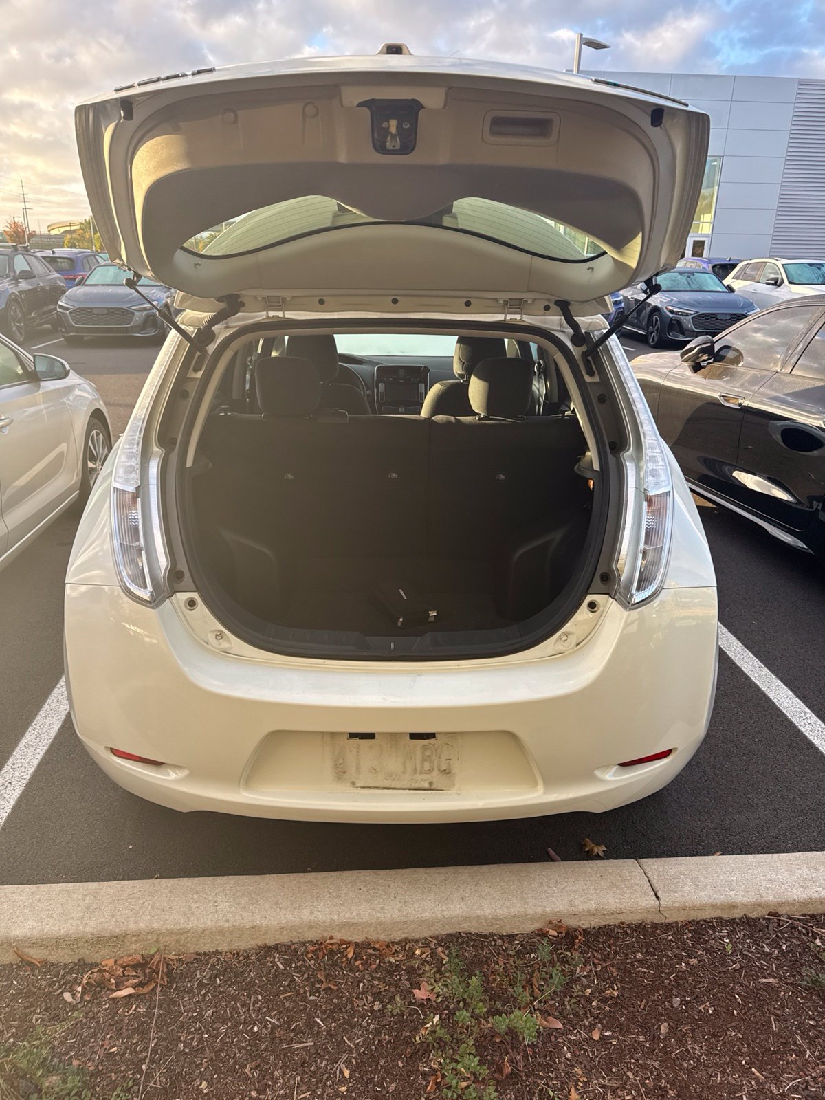 Used 2016 Nissan Leaf SV FWD image 9
