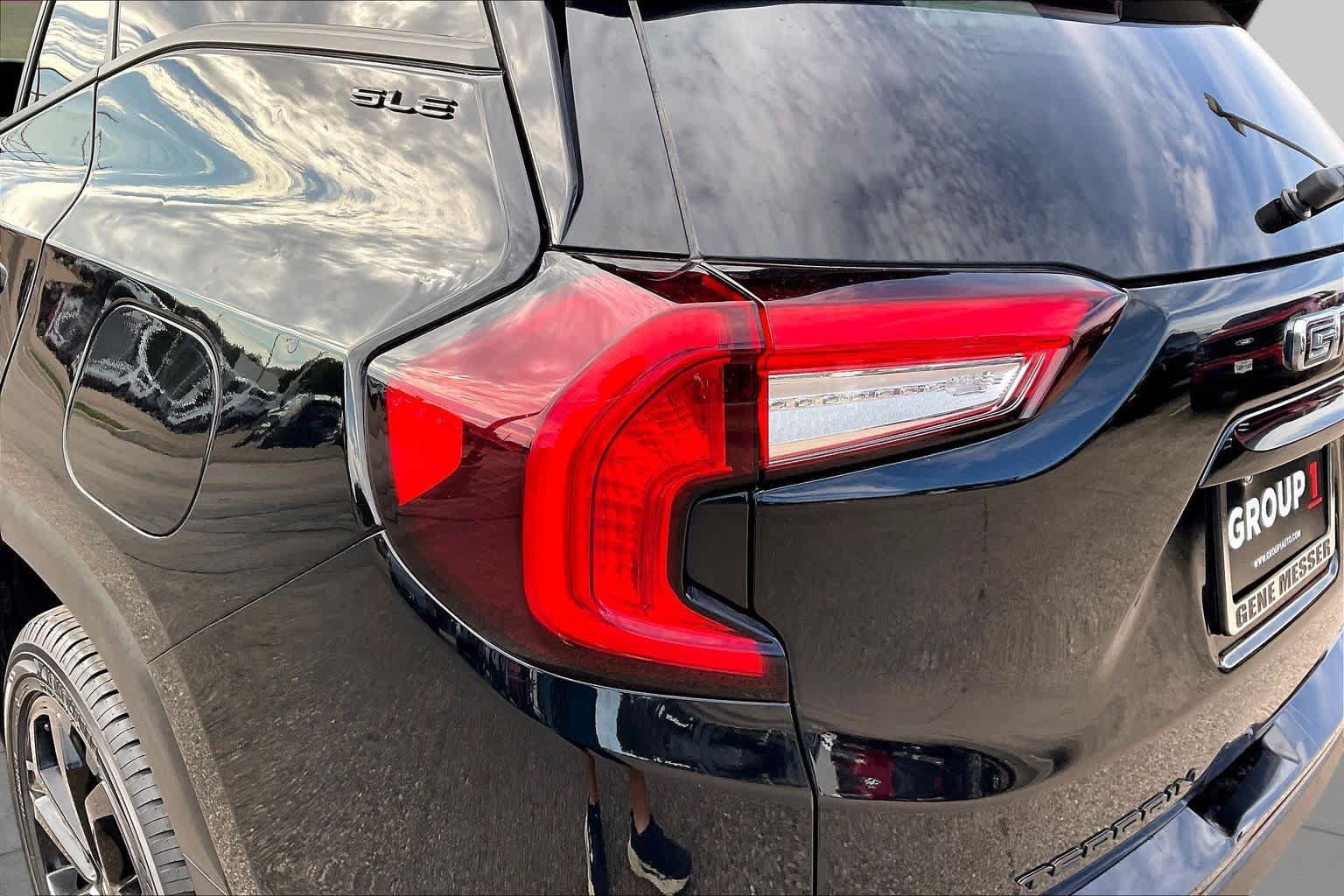 Used 2022 GMC Terrain SLE w/ Driver Convenience Package FWD image 27
