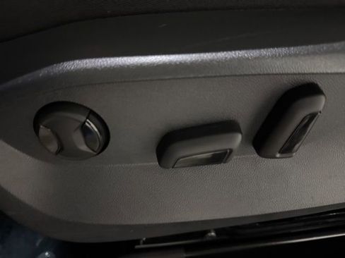 Certified 2025 Volkswagen Taos SE w/ Panoramic Sunroof Package image 14