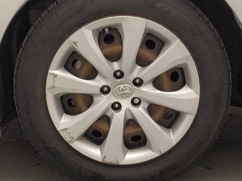 Used 2021 Toyota Corolla LE image 31