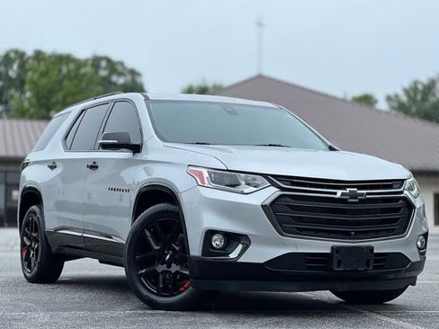 Used 2020 Chevrolet Traverse Premier w/ Redline Edition AWD/4WD image 3