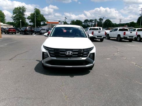 Used 2025 Hyundai Tucson SE FWD image 3