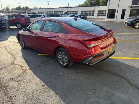 Used 2024 Hyundai Elantra SEL FWD image 4