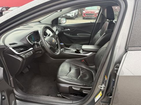 Used 2017 Chevrolet Volt LT w/ Comfort Package image 12