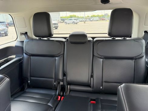 Used 2025 Ford Expedition Platinum AWD/4WD image 16