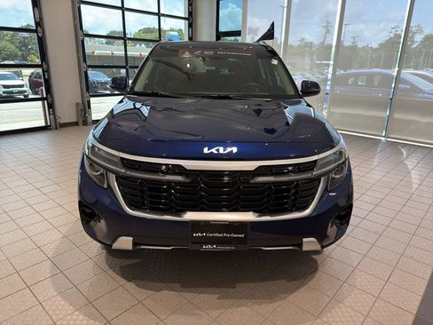 Certified 2025 Kia Seltos EX w/ EX Sunroof Package FWD image 8