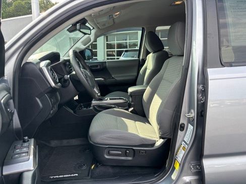 Used 2020 Toyota Tacoma SR5 AWD/4WD image 12