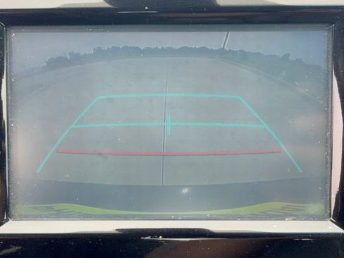 Used 2018 Toyota Camry SE FWD image 23