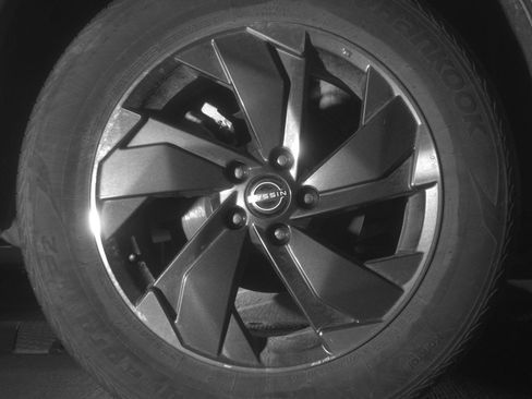 Used 2025 Nissan Rogue SV AWD/4WD image 15