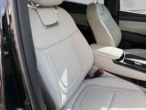 Used 2025 Hyundai Tucson Limited image 14