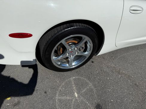 Used 2001 Chevrolet Corvette Coupe w/ Preferred Equipment Group2 image 32