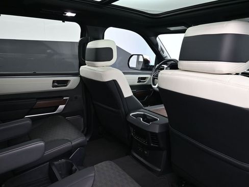 Used 2025 Toyota Sequoia Capstone image 7