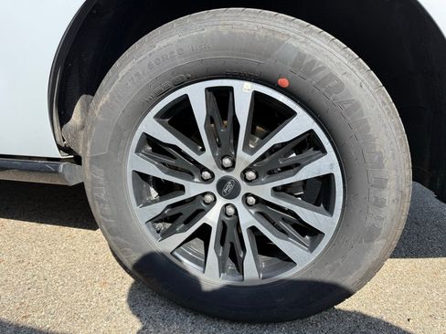 Used 2025 Ford Expedition Platinum AWD/4WD image 8
