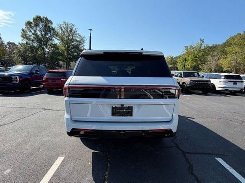 New 2025 Lincoln Navigator Reserve image 17