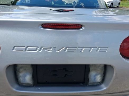 Used 2001 Chevrolet Corvette Coupe w/ Preferred Equipment Group2 RWD image 18