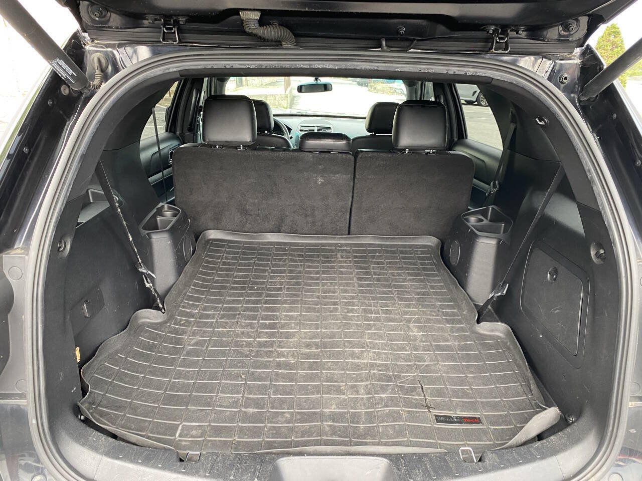 Used 2017 Ford Explorer XLT w/ Equipment Group 202A AWD/4WD image 30