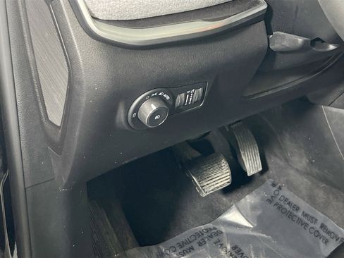 Used 2022 Jeep Compass Latitude w/ Sun and Sound Group AWD/4WD image 10