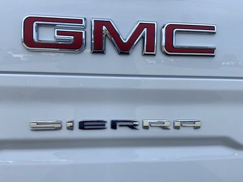 Used 2023 GMC Sierra 1500 SLT w/ SLT Premium Plus Package AWD/4WD image 32