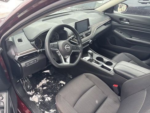 Used 2025 Nissan Altima 2.5 SV image 6