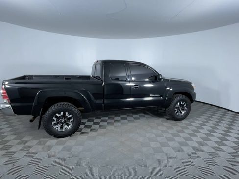 Used 2012 Toyota Tacoma 4x4 Access Cab V6 w/ SR5 Pkg image 9