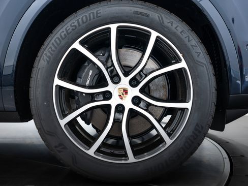 Certified 2025 Porsche Cayenne image 12