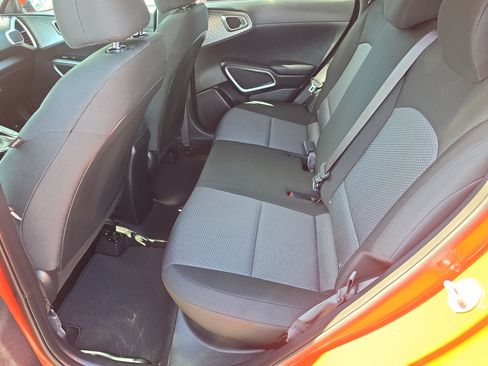 Certified 2025 Kia Soul LX w/ LX Technology Package FWD image 16
