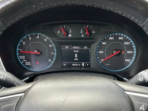 Used 2018 Chevrolet Equinox LT FWD image 16
