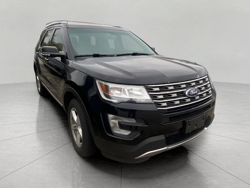 Used 2017 Ford Explorer XLT w/ Equipment Group 201A AWD/4WD image 1