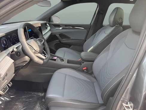 New 2026 Volkswagen Tiguan SE R-Line AWD/4WD image 9