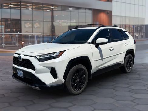 Used 2022 Toyota RAV4 SE w/ Convenience Package AWD/4WD image 3