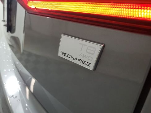 Used 2024 Volvo XC60 T8 Ultimate w/ Climate Package AWD/4WD image 9