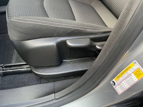 Used 2024 GMC Terrain SLE FWD image 21