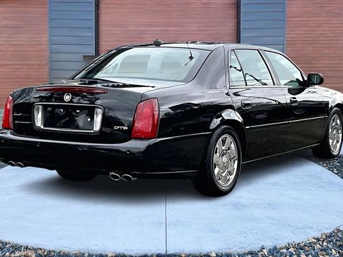 Used 2002 Cadillac De Ville DTS w/ Premium Equipment Pkg image 12