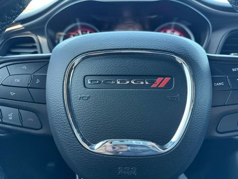 Used 2022 Dodge Challenger SXT image 8
