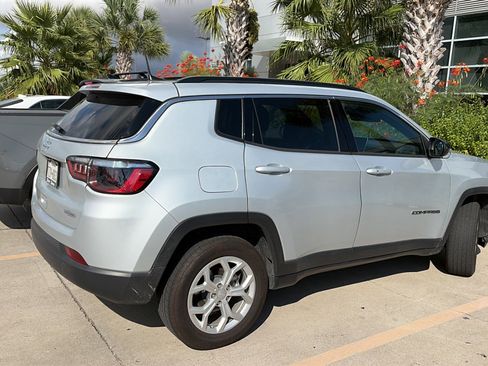 Used 2024 Jeep Compass Latitude AWD/4WD image 4
