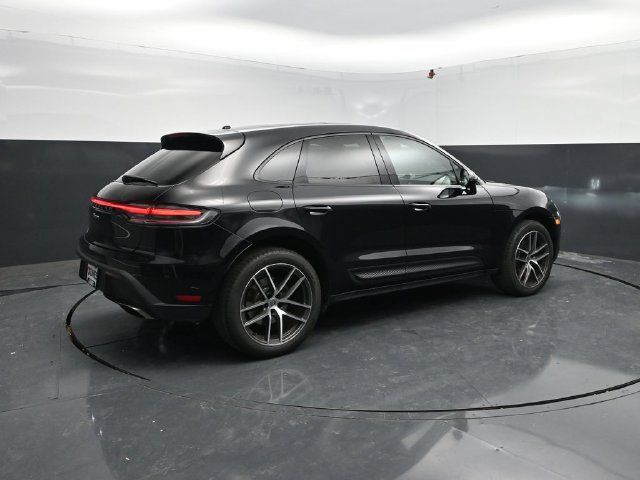 Used 2025 Porsche Macan AWD/4WD image 9