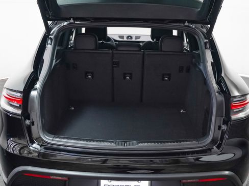 Certified 2025 Porsche Macan Turbo image 27