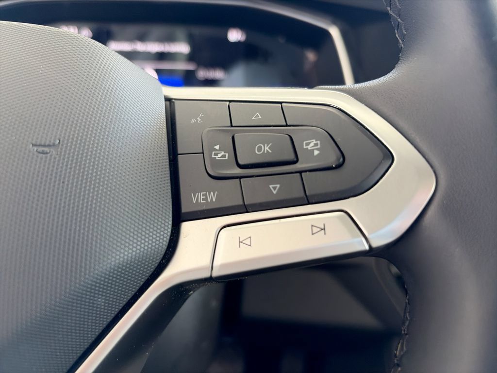 Certified 2023 Volkswagen Jetta SE FWD image 18