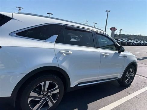 Certified 2023 Kia Sorento EX AWD/4WD image 5