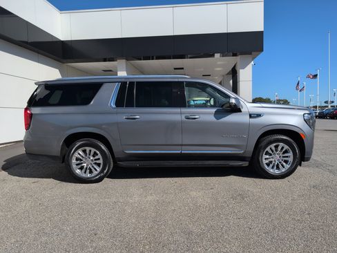 Used 2021 GMC Yukon XL SLT w/ SLT Luxury Plus Package image 13