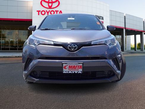 Used 2019 Toyota C-HR XLE FWD image 3