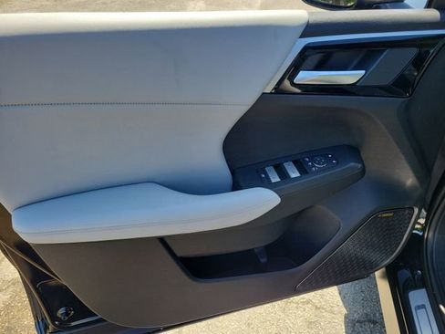 New 2025 Mitsubishi Outlander SE image 17