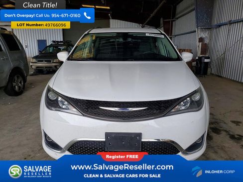 Used 2020 Chrysler Pacifica Touring image 7