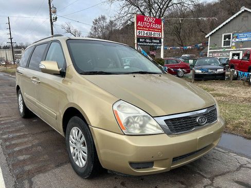 Used 2011 Kia Sedona LX image 9