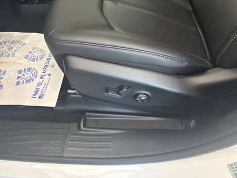 New 2027 Chrysler Pacifica Select AWD/4WD image 10